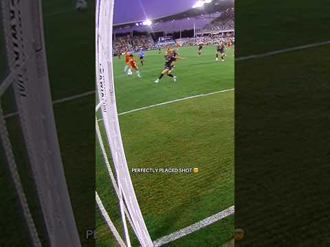 Debinha sneaks one in 🤏 #nwsl #soccer #goal #skills #kansascity