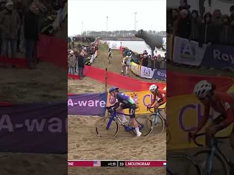 Puck Pieterse makes her move 💪 The Dutch national champion pushes the pace through a tricky section.