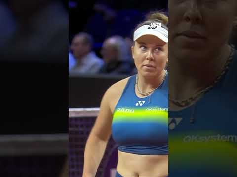 Coming out fighting in the quarterfinal 💪 Noskova delivers the perfect drop shot 👏 #PorscheTennis