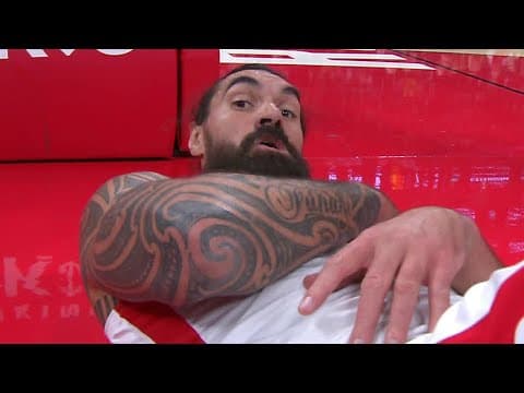 Steven Adams pretends he's hurt after the fall 😆