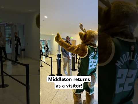 The Bucks welcome back Khris Middleton! 🥹