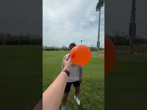 The wind was NOT their friend 💨🎈