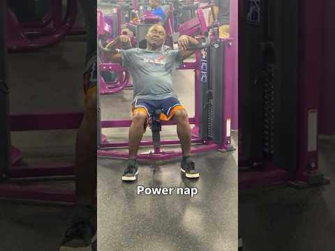 Took resting between sets a little too seriously 😭 (via kashmoney_973/IG)