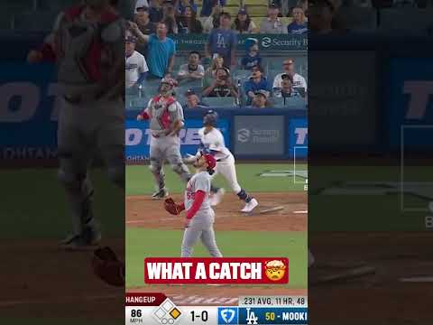 Lars Nootbaar makes an UNBELIEVABLE catch in the 9th 😱