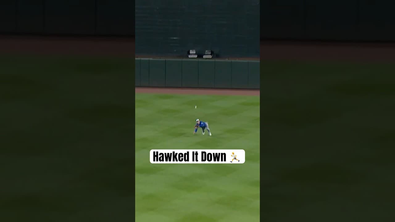 Daulton Varsho tracked it down 😤 #MLB #BlueJays
