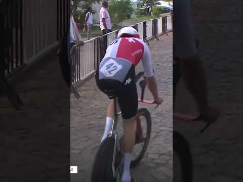 Pedalling squares 😳 Stefan Kung nearly ground to a halt after a huge effort for his team.