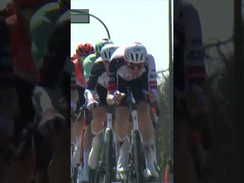 UAE Team Emirates are working hard 💪 They’re chasing down a lead group that includes Remco Evenepoel