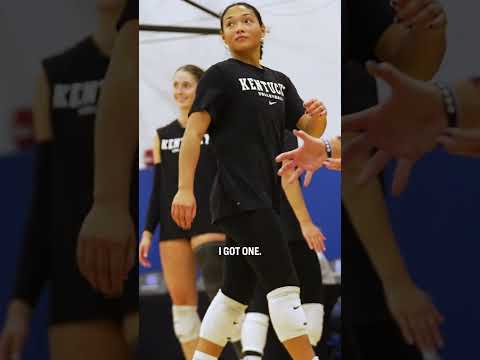 Kentucky volleyball's Molly Berezowitz mic'd up 🗣️ #shorts
