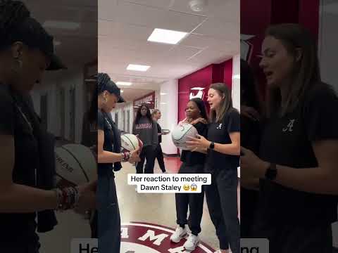 Dawn Staley is a national treasure ❤️ (via @gamecockwbb/TT)