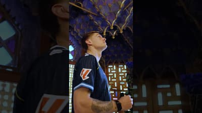 Per Sant Jordi, portem la rosa al pit 🌹 #RCDE #PolLozano #SantJordi