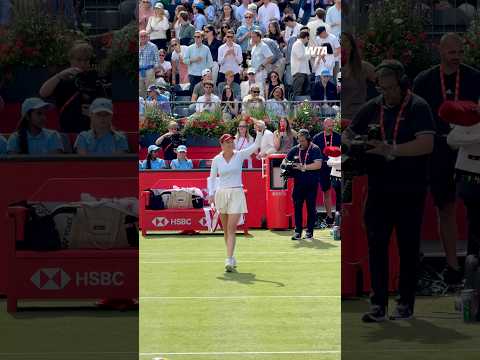 Lucky Loser to London Finalist! 👏@donnavekic books her spot in straight sets against Boulter!
