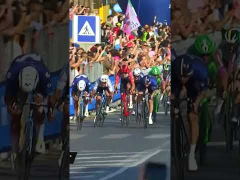 Geraint Thomas leading out Mark Cavendish to victory in Rome ✨