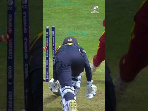 A moment of confusion proves costly for Sugandika Kumari and Sri Lanka 👀 #T20WorldCup
