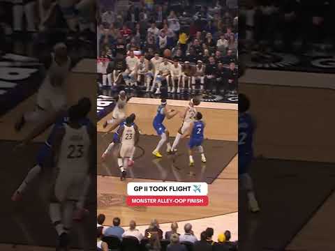 Gary Payton II with a soaring slam ✈️