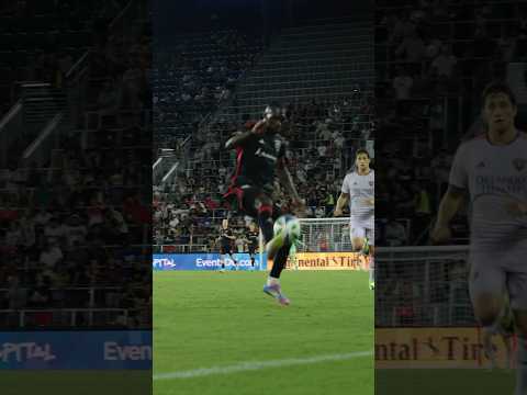 That first touch 😮‍💨 #DCUnited #DMV #soccer #Benteke