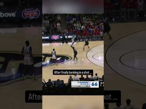 Peterson smiled after finally banking in an open shot 😂