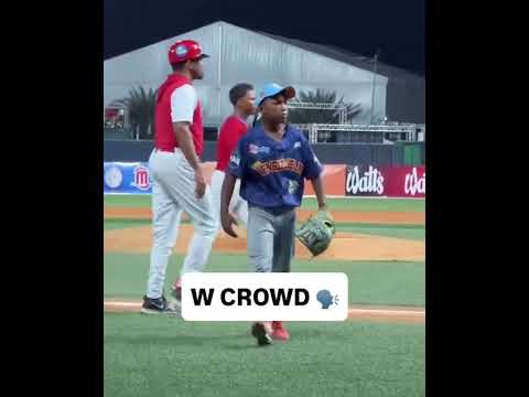 MEETING THE MOMENT 🔥 (via @detrasdelshowve/IG)