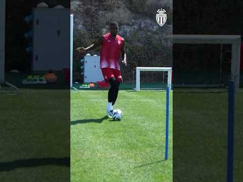 Paul Pogba travaille son toucher de balle 💪  #asmonaco #pogba #control