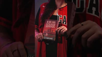 Liz Tomforde in the place we love the most! ⚾️ #booktok #inherownleague #windycityseries