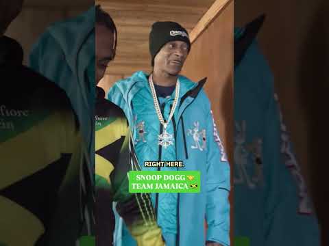 All love between Snoop Dogg and Team Jamaica ❤️🇯🇲