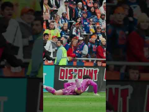 Roman Celentano with The Play of The Match. 🧤