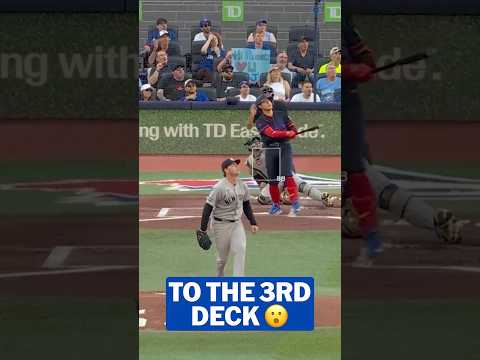 You don't see baseballs hit this far every day 😮 (Crushed by Kazuma Okamoto)