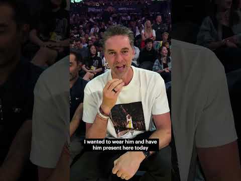 Pau represents the Kobe shirt 💜💛 #lakers