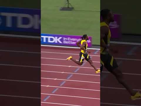 Kishane Thompson has time to look left and right in the 100m heats 👀 #worldathleticschamps #jamaica