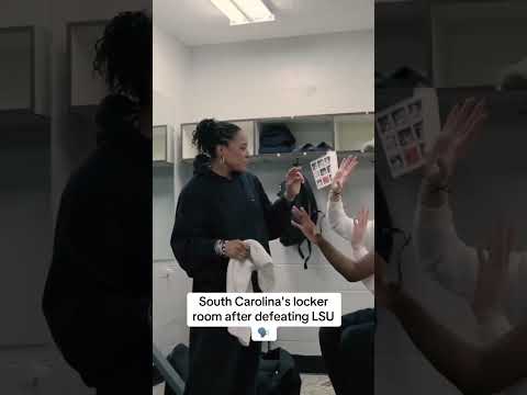 500 wins at South Carolina for Dawn Staley 👏 (via @gamecockwbb/TT)