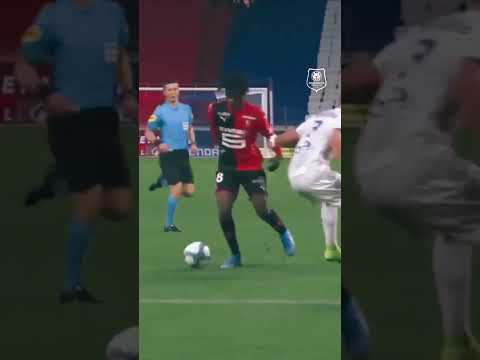 Joyeux anniversaire 𝐂𝐚𝐦𝐚 ❤🖤  2⃣3⃣ ans ! 🎂 #foot #srfc #camavinga #shorts