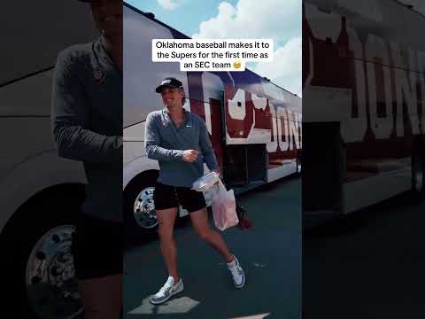 The Sooners had a wholesome send off before heading to Lawrence 🥹 (via OU_Baseball/X)