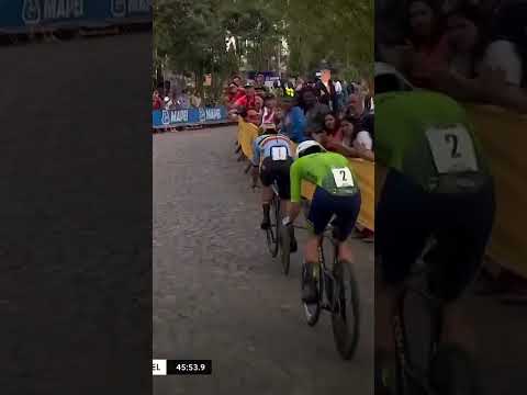 *THE* shock of the season?! 😮 Remco Evenepoel overtook Tadej Pogacar in the world champs ITT  🫨