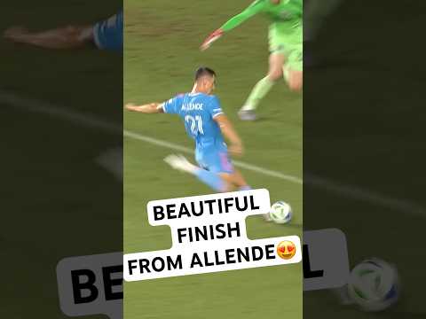 Messi NO LOOK ASSIST😳