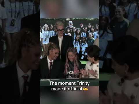 Trinity Rodman signed her contract to stay with the Spirit 🖋️