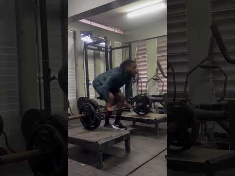 Kishane Thompson vs Noah Lyles in the gym