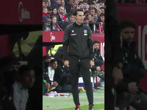 ¡Así celebró el banquillo del REAL BETIS los goles en #ElGranDerbi! 📻🎶🙌 #shorts