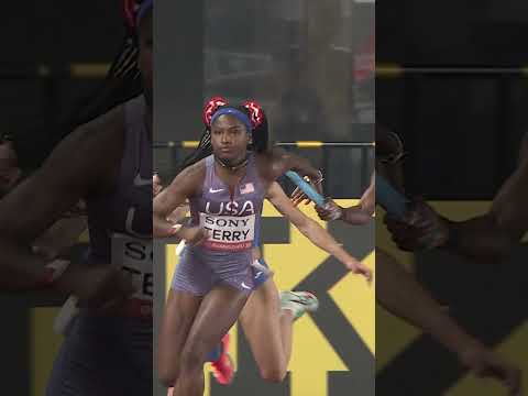 Insane relay exchange from the US 4x100m team 😮‍💨 #WorldRelays #athlete #sports #athletics