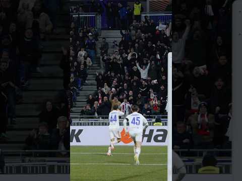 La première réalisation de Khalis Merah en Rouge & Bleu 🦁🔴🔵