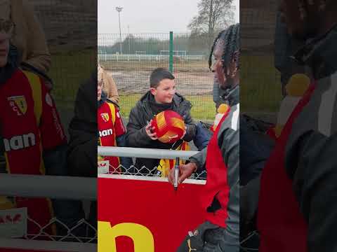 Une expérience proche du gazon pour ces supporters en herbe 🌱