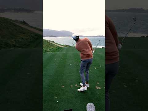 Akshay Bhatia is bogey-free heading into the weekend at Pebble Beach tied for the lead 👀