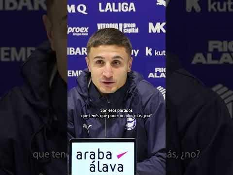 "𝐇𝐚𝐲 𝐪𝐮𝐞 𝐩𝐞𝐧𝐬𝐚𝐫 𝐞𝐧 𝐥𝐨 𝐧𝐮𝐞𝐬𝐭𝐫𝐨 𝐲 𝐭𝐫𝐚𝐞𝐫 𝐥𝐨𝐬 𝐭𝐫𝐞𝐬 𝐩𝐮𝐧𝐭𝐨𝐬 𝐚 𝐕𝐢𝐭𝐨𝐫𝐢𝐚" 🎙️ Tenaglia antes del #BarçaAlavés