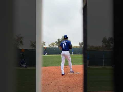 Shohei was locked in for his first bullpen of Spring Training. 🔥 #dodgers #sports #losangeles