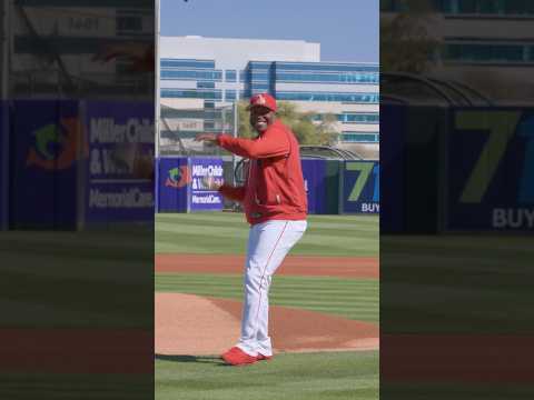 Torii Hunter Mic’d Up: Honorary First Pitch ⚾️