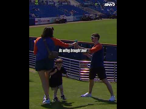 Dad and his family enjoy an afternoon Mets game on the berm at Clover Park ⚾️☀️
