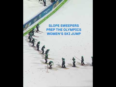 Slope sweepers are SATISFYING ⛷️🧹