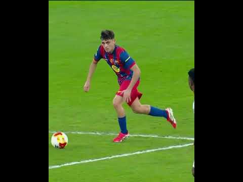 Jude Bellingham takes down Pedri 😭