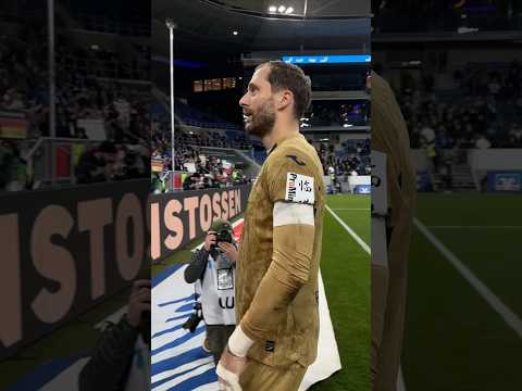 Oli auf den Zaun 🤩 #Hoffenheim #OliverBaumann