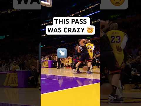 LeBron still has REMARKABLE court vision 🤯