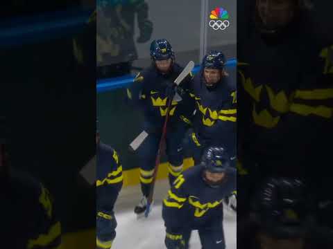 Team Sweden on the board as Josefin Bouveng finds the net in a 4–0 win over Japan. 🏒❄️