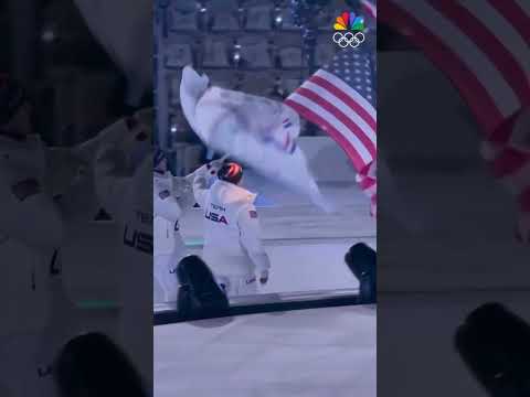 National flags enter the Closing Ceremony of #MilanoCortina2026 ✨